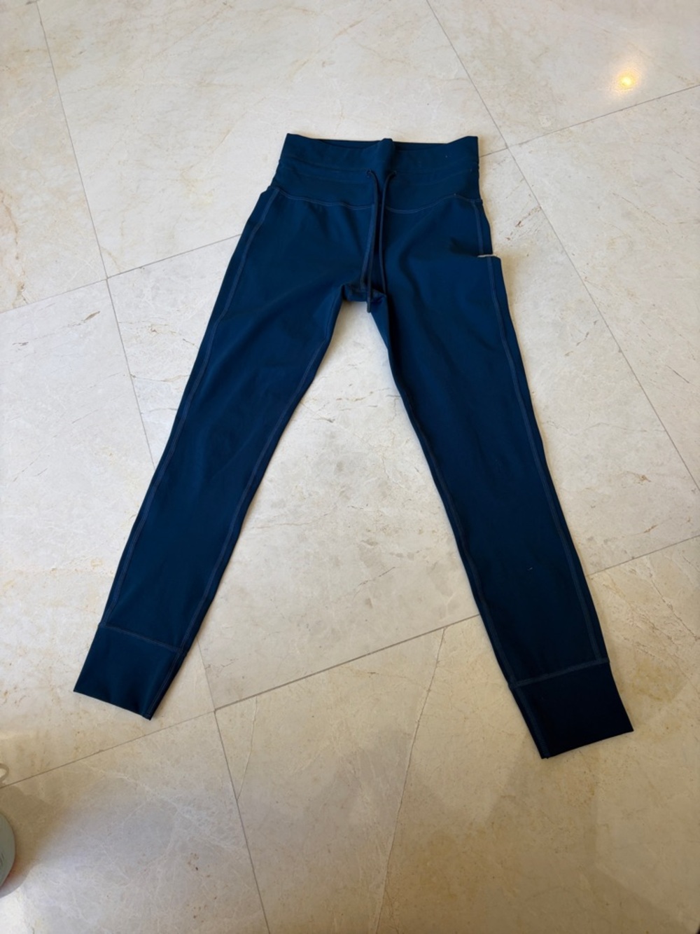 Vuori Deep Navy High-Rise Performance Leggings with Side Pocket